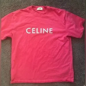 【CELINE】★ロゴ映えTシャツ★華やかピンクで旬顔 CELINE（Tシャツ/カットソー(半袖/袖なし) ・ レッド/赤色系）の